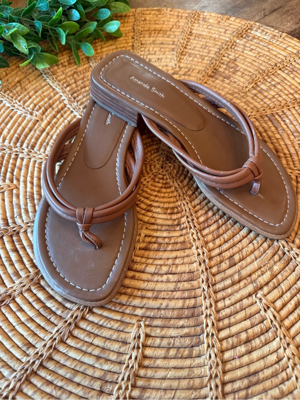 Amanda Smith Leather “Rockaway” Chestnut Brown Knotted Toe-Loop Sandals